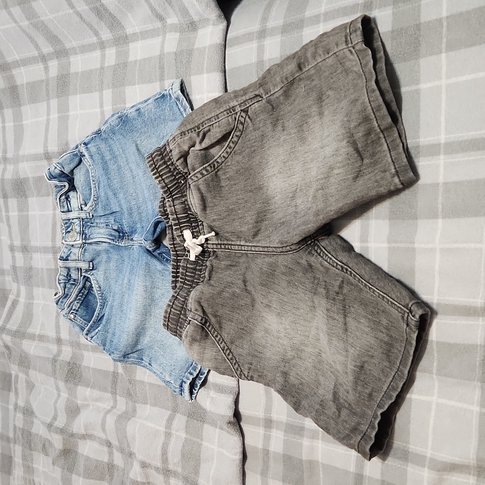 Size 6 boy shorts, GUC